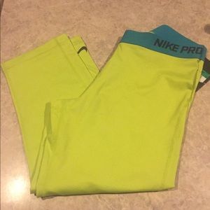 NWOT Nike Crop Pants